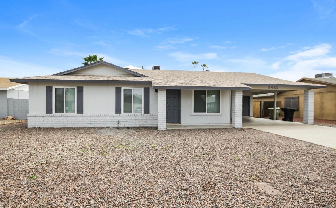 Glendale House: 5435 W Altadena Avenue