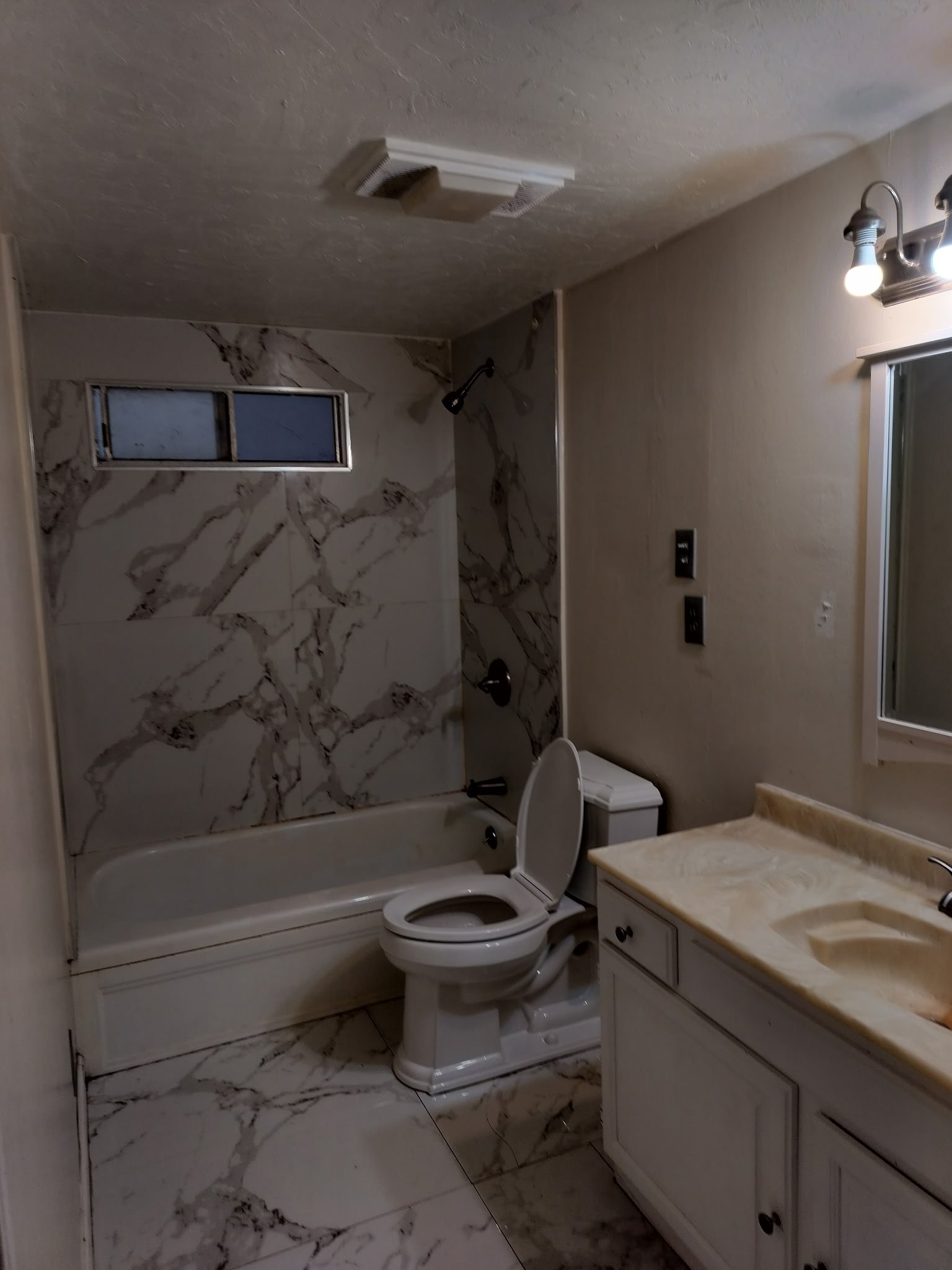 Gridley House: 1586 bonnell ave