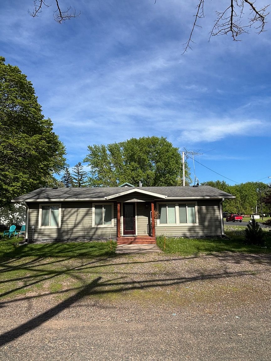 Milltown House: 414 Main St W