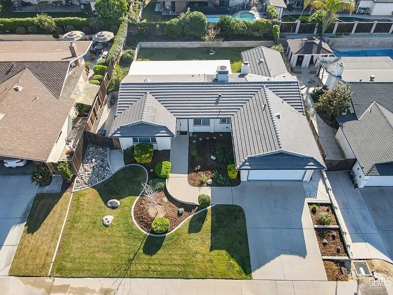 Bakersfield House: 2705 Parkfield Ct