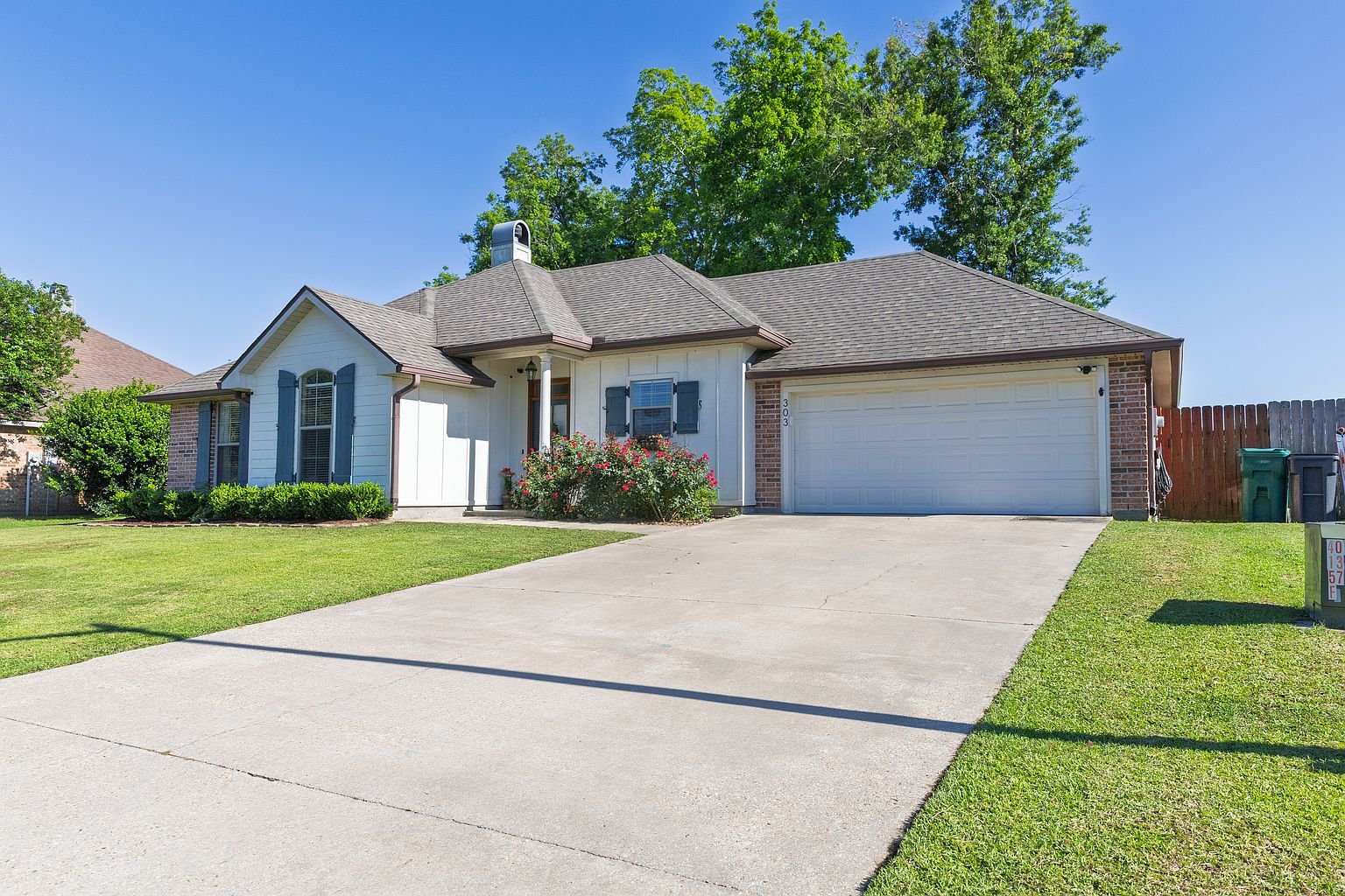 Broussard House: 303 Spike Ln