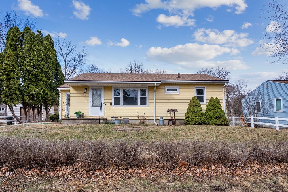 Cedar Falls House: 3022 Cottonwood Ln