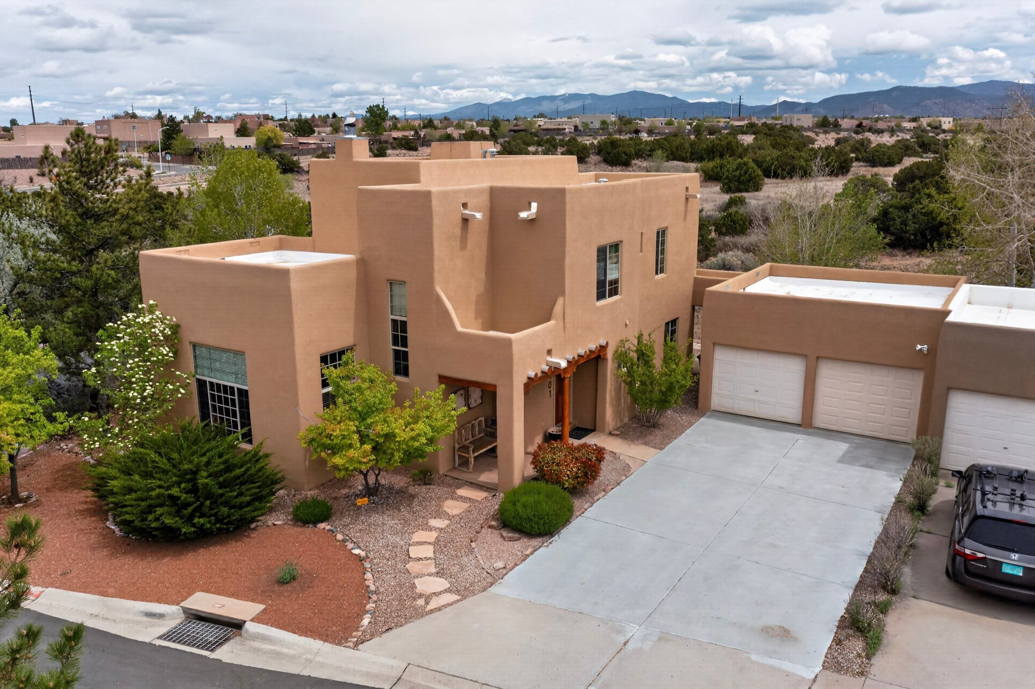 Santa Fe House: 4401 Autumn Leaf Ln