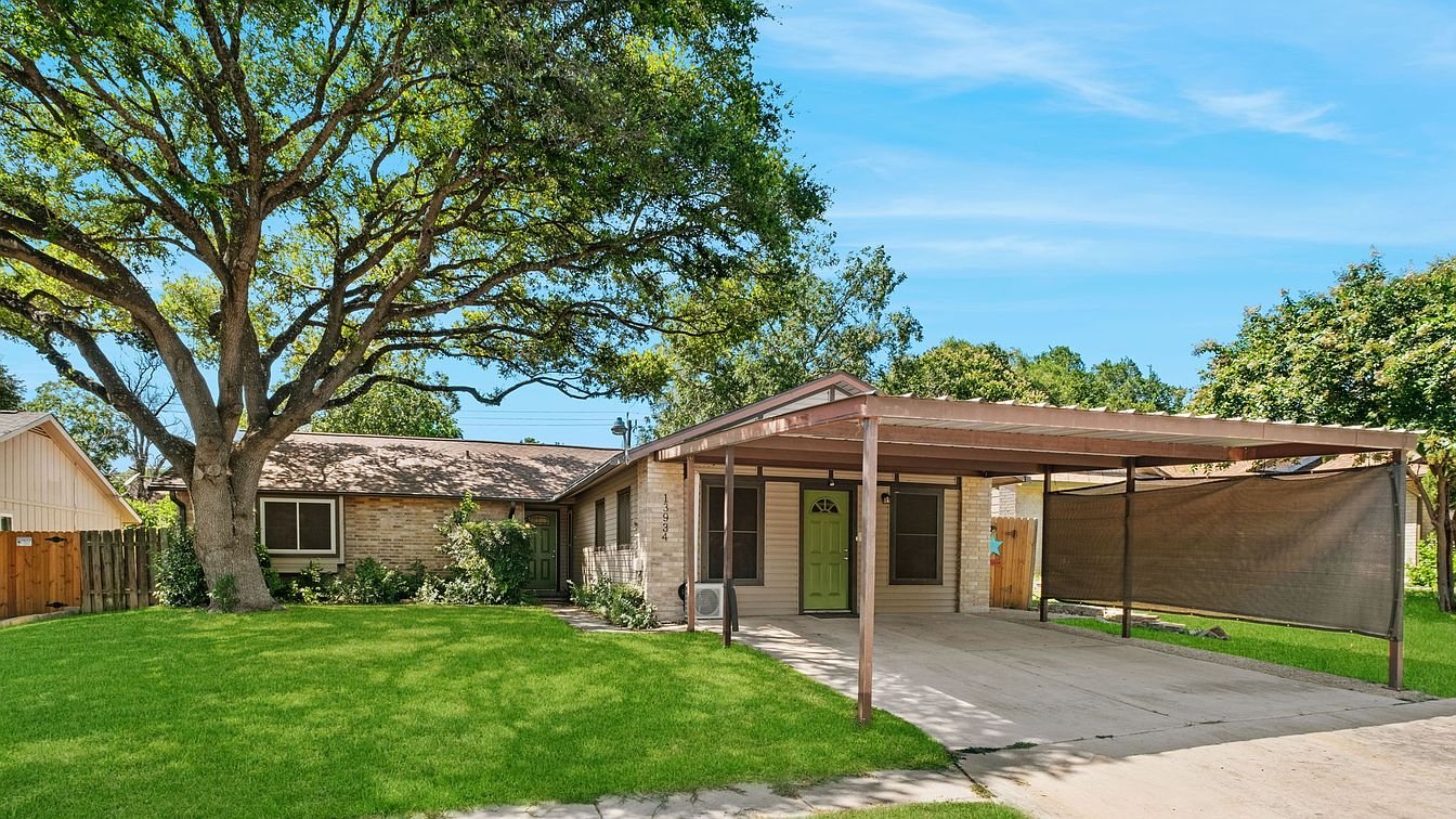 San Antonio House: 13934 Mission Valley