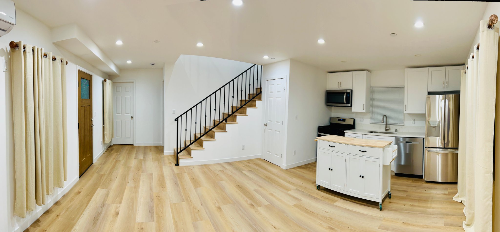 Reseda House: 18654 1/2 Runnymede St.