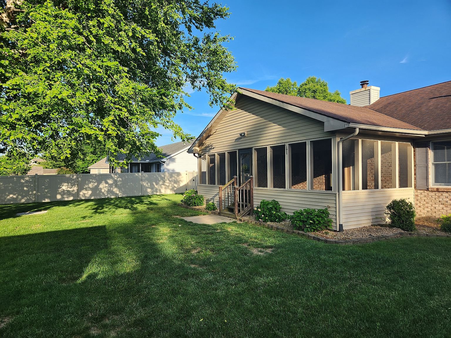 Columbus House: 6010 E Conestoga Trl