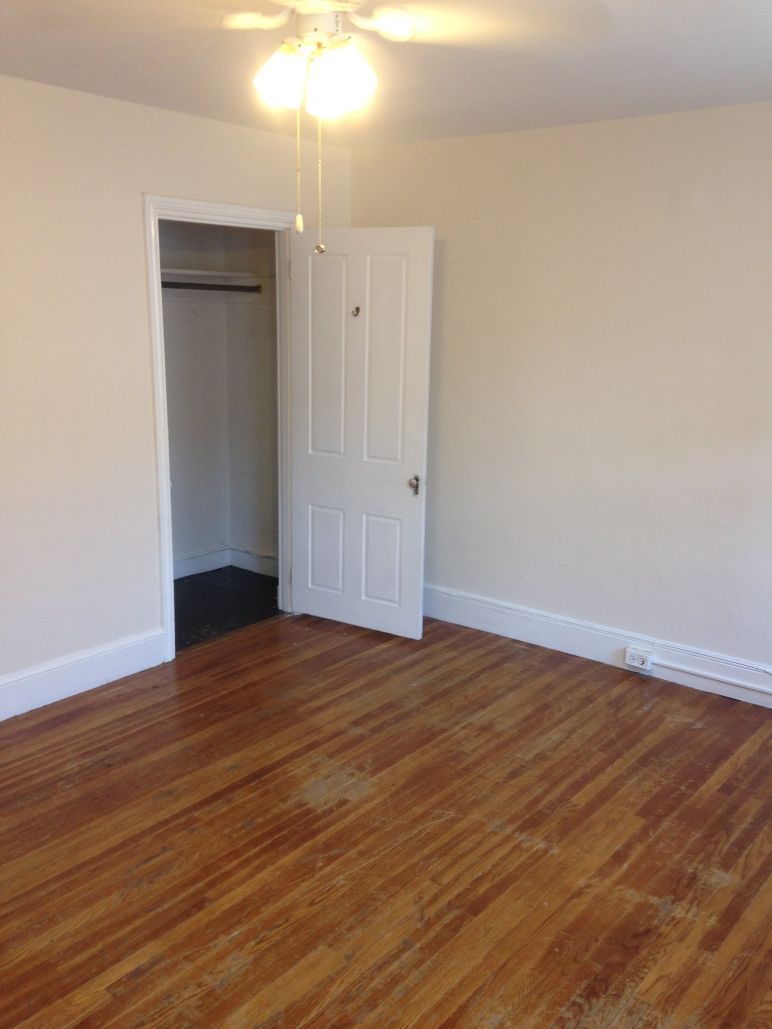 Philadelphia Townhome: 152 East st