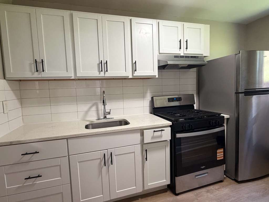 Orange Apartment: 473 Park Ave