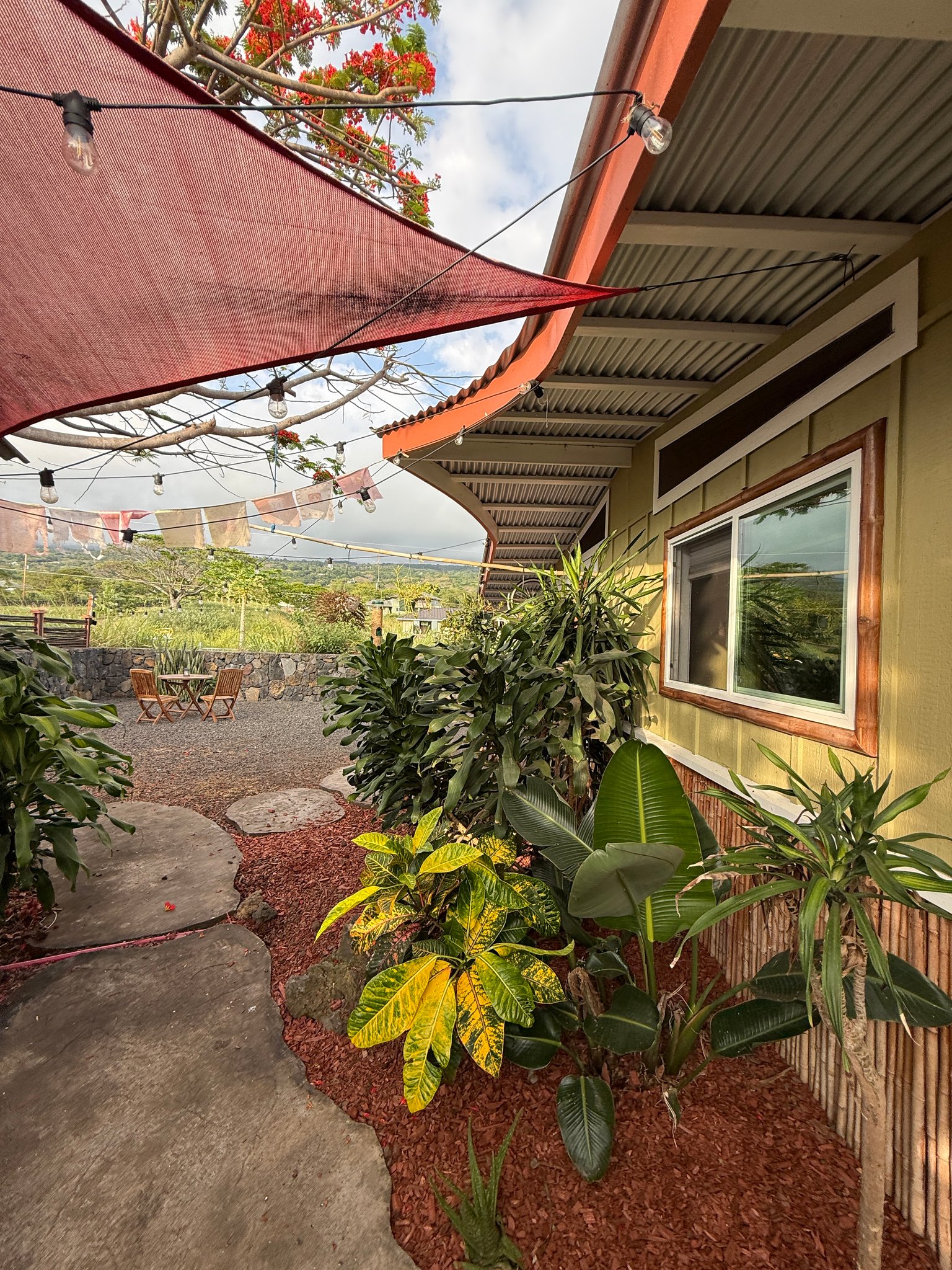 Kailua Kona House: 75-5944 Kakalina Street