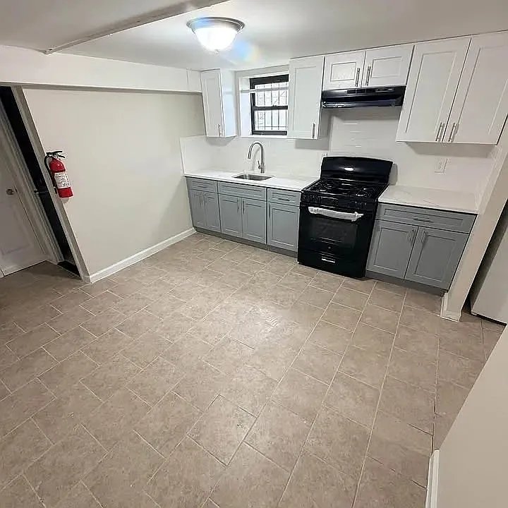 Irvington Apartment: 179 Ellis Ave, # 177-G1