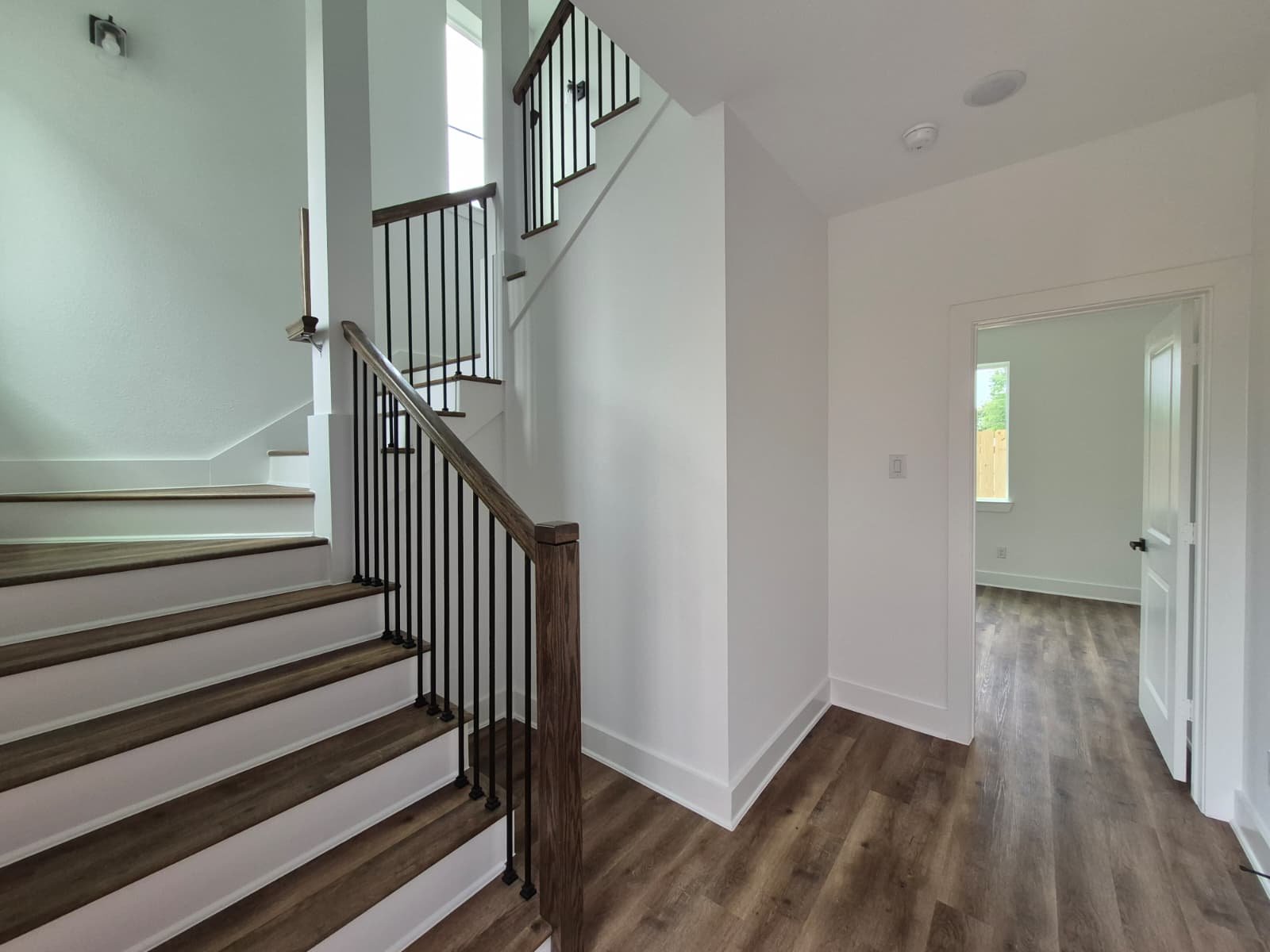 Houston House: 3213 S Emanuel St
