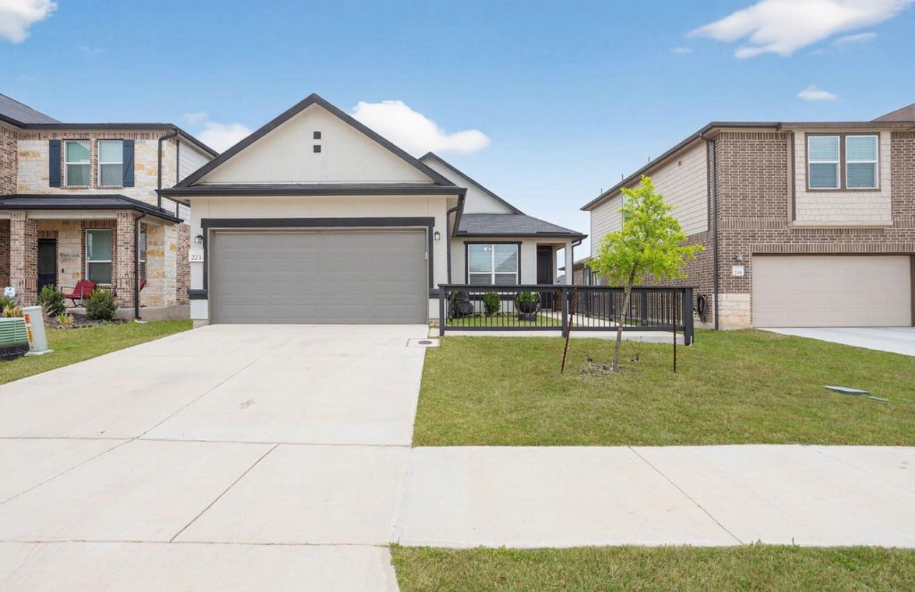 Boerne House: 223 W Granite Shores Dr.