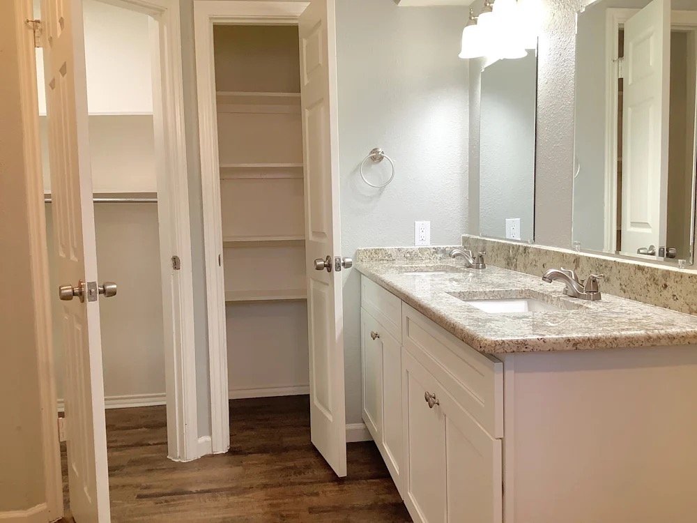 Irving House: 1429 Brenda Dr