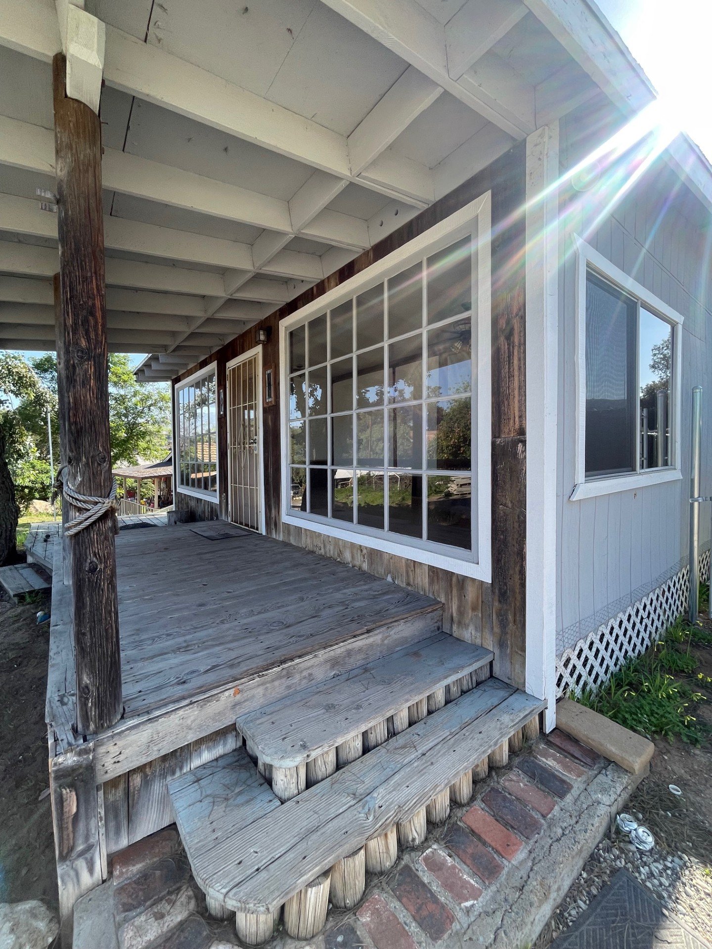 El Cajon House: 13549 Hwy 8 Business