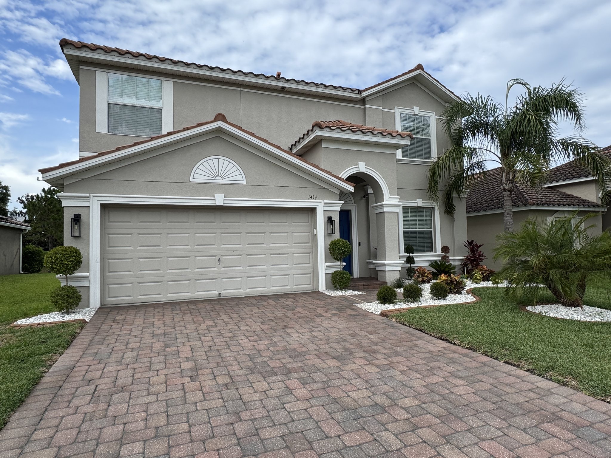 Davenport House: 1454 Lake Side Ave