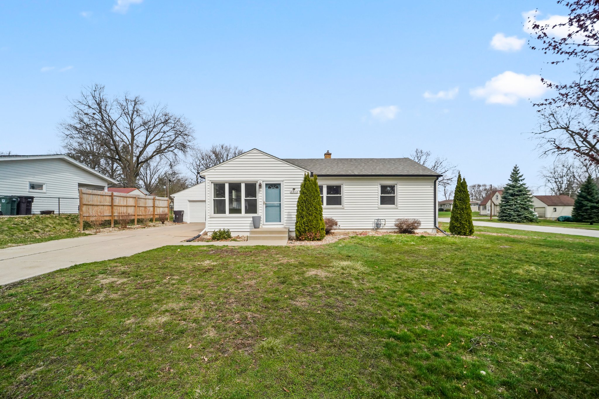 Cedar Falls House: 2312 Valley High Dr