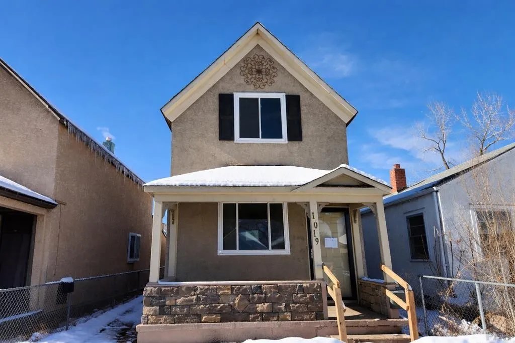 Pueblo House: 1019 E Abriendo