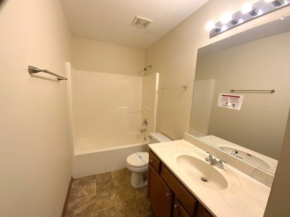 Romeoville House: 153 Wedgeport Ct, Romeoville, IL, 60446