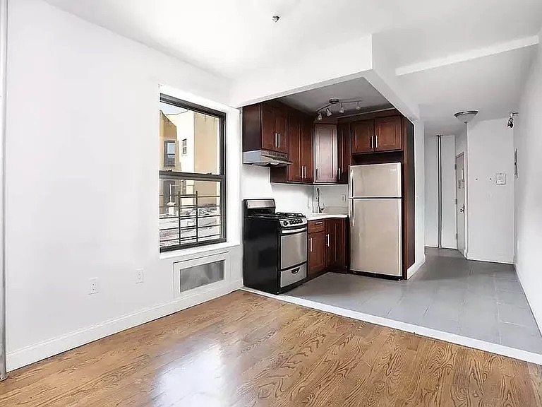 New York Apartment: 424 E 116th St