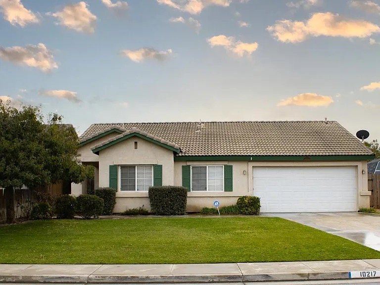 Bakersfield House: 10217 Polo Saddle Dr.
