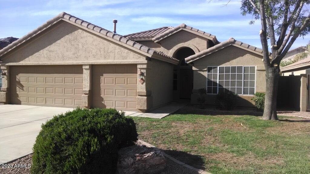 Gilbert House: 662 W Princeton Ave