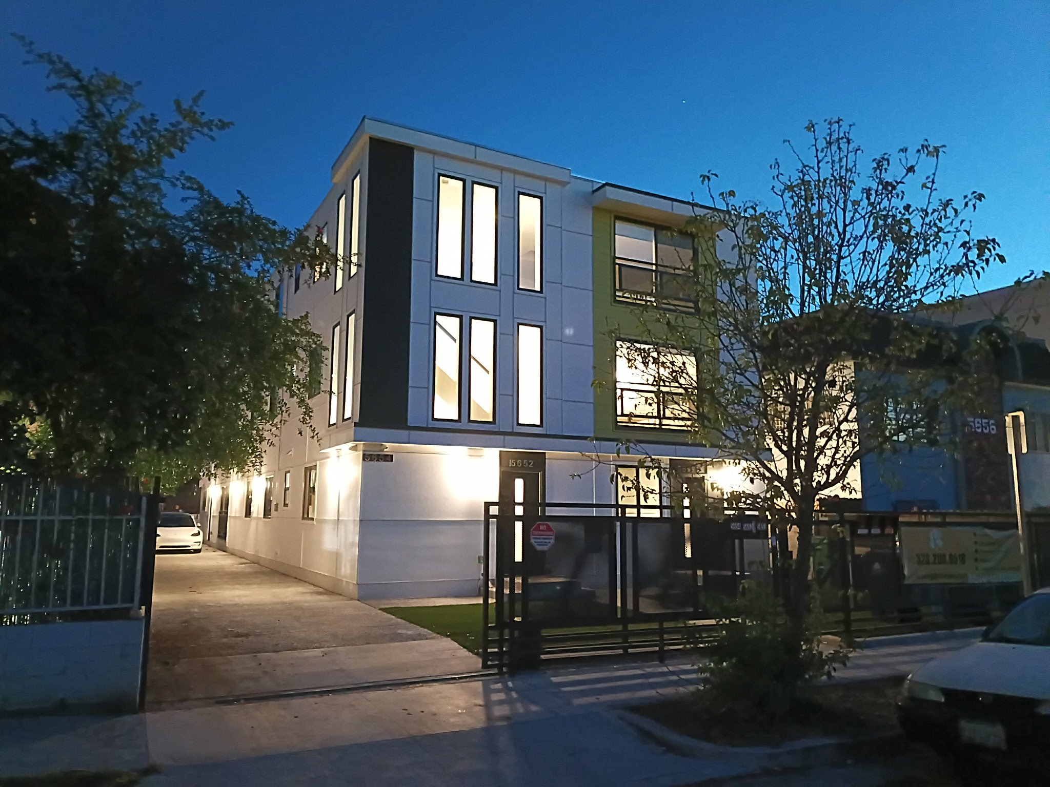 Los Angeles Apartment: 5654 La Mirada Ave