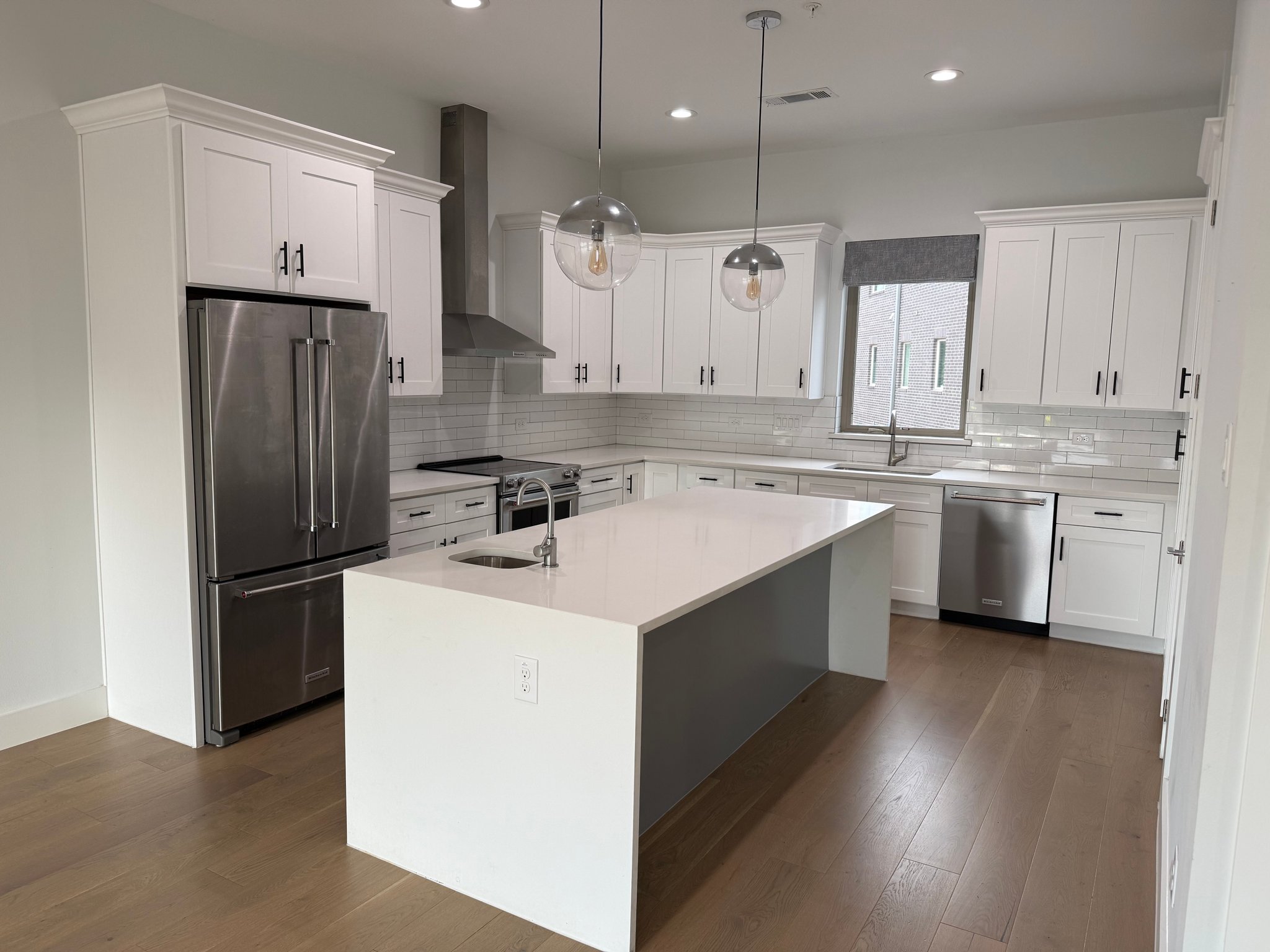 Farmers Branch Townhome: 2620 Valley View Ln.