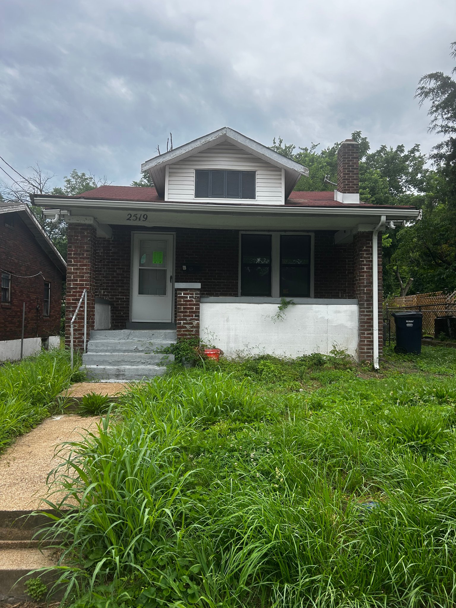 St. Louis House: 2519 Crescent Ave