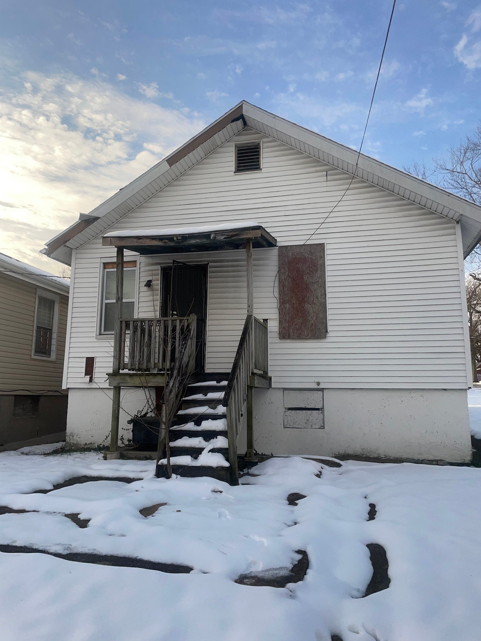 St. Louis House: 6069 Harney Ave