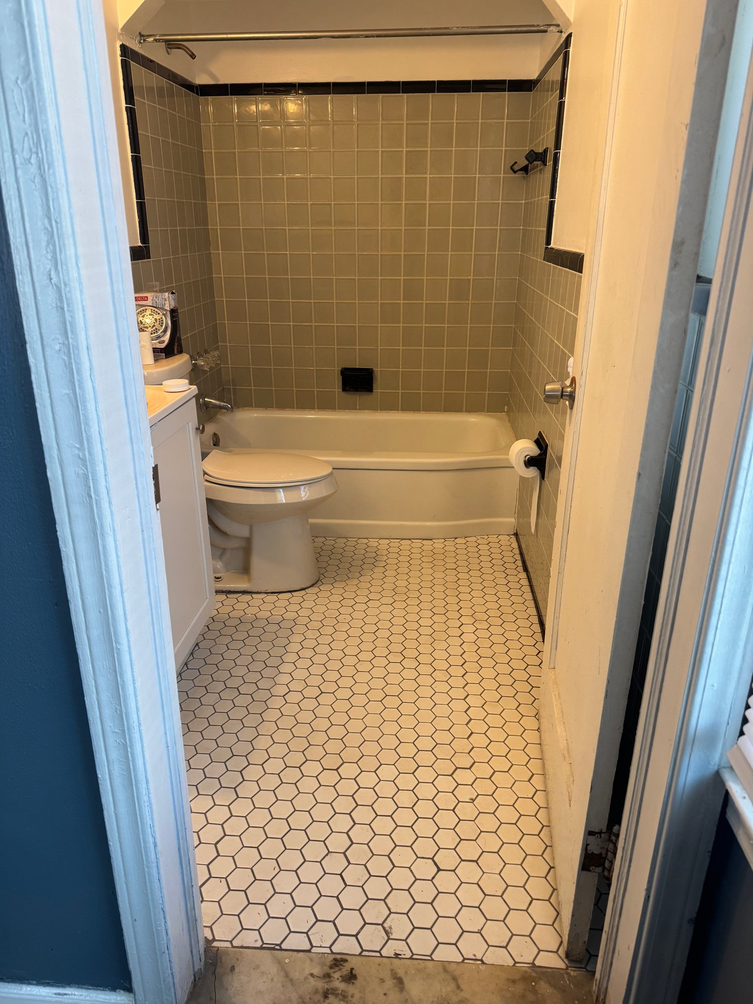 Detroit House: 18427 Greenfield Rd