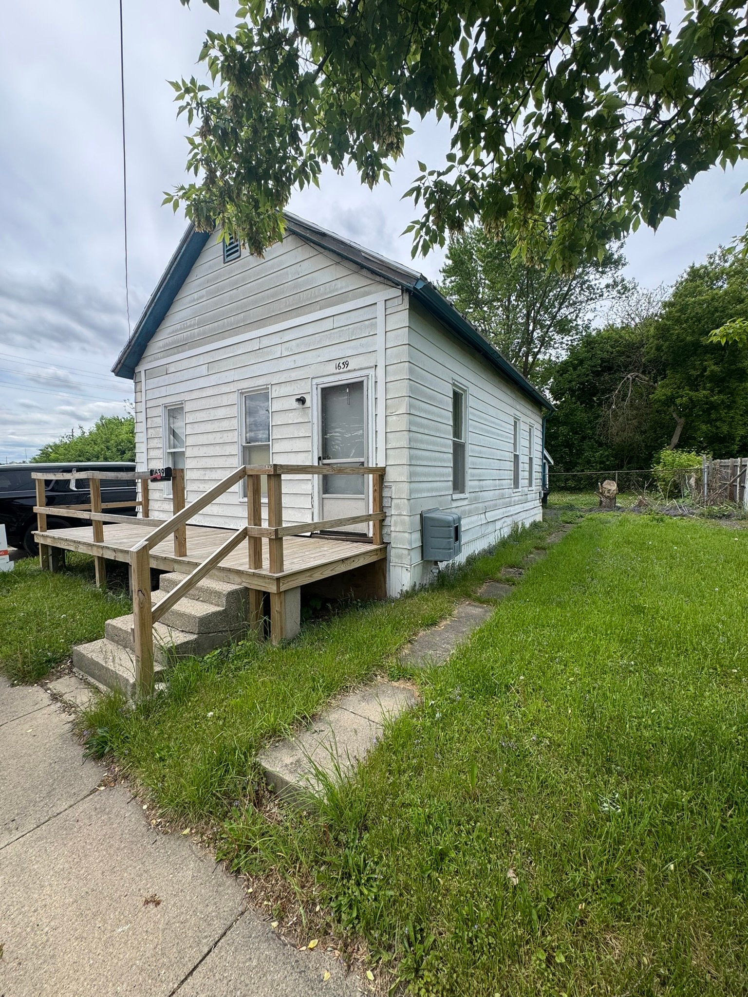 Saginaw House: 1639 S Warren Ave