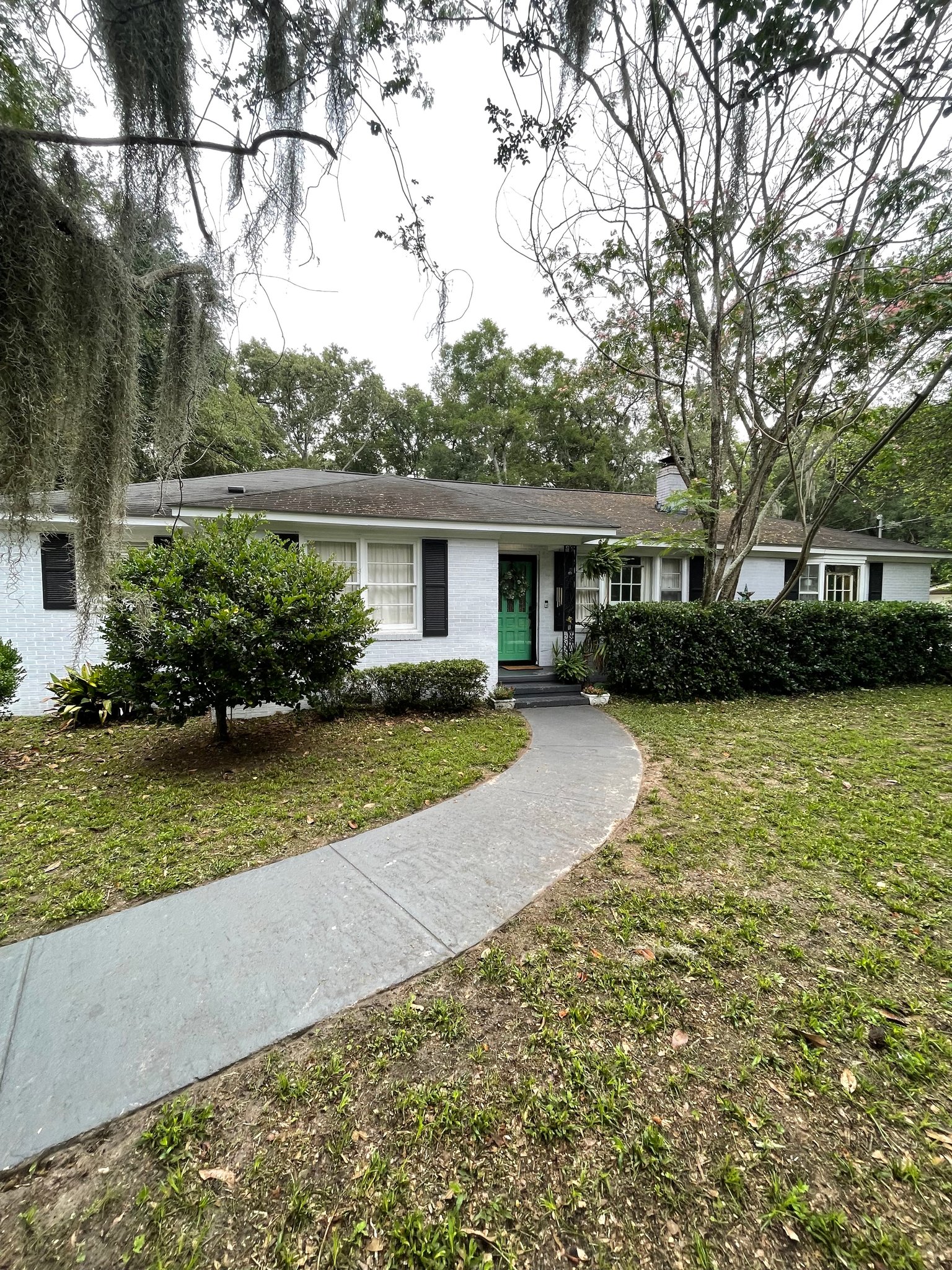 Savannah House: 24 Pine Dr