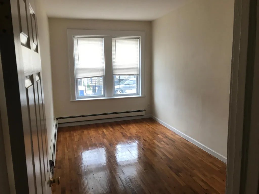 Newark Apartment: 391-401 13th Ave