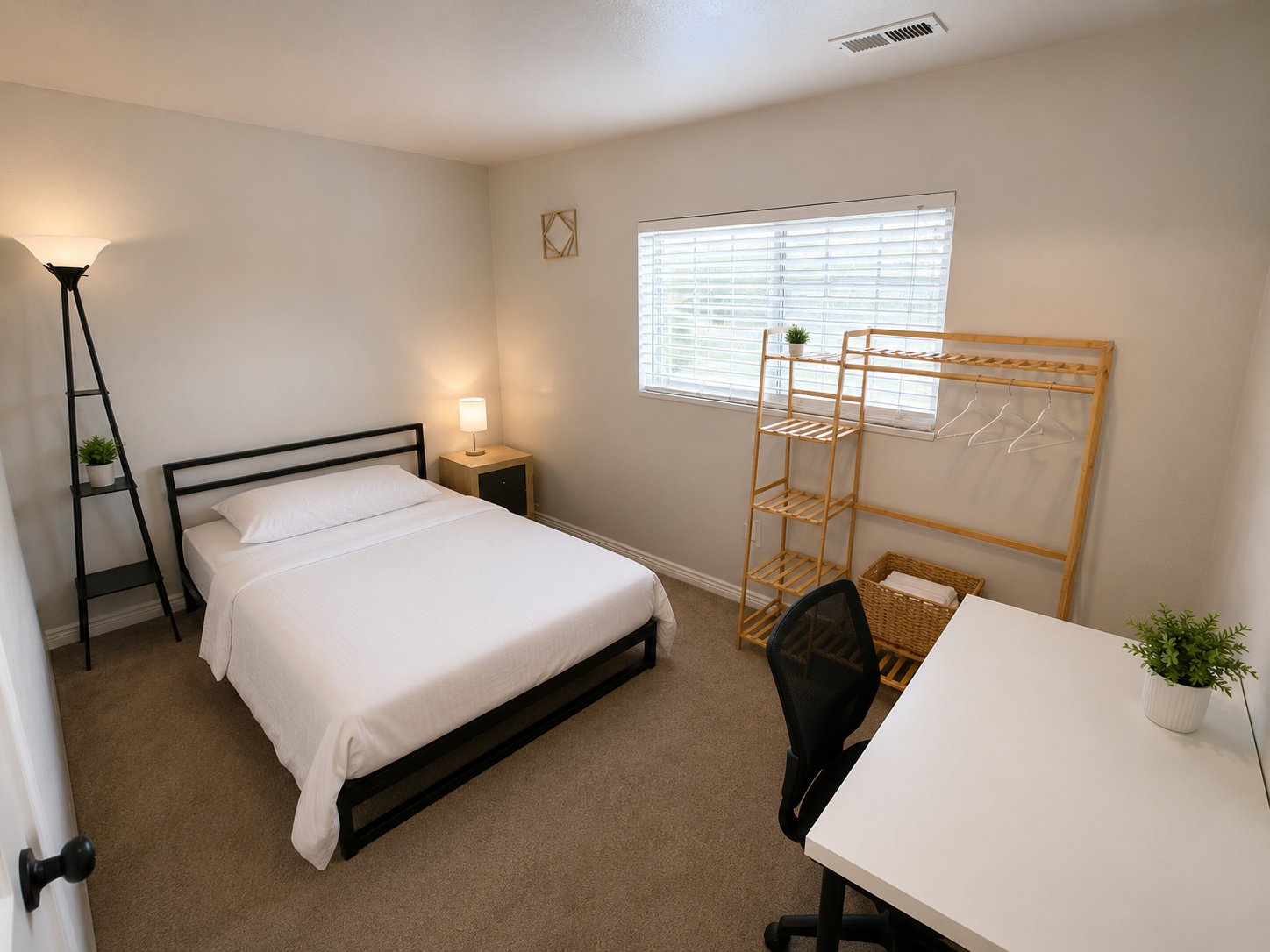 MILLCREEK Single Room: 546 E DELNO DR