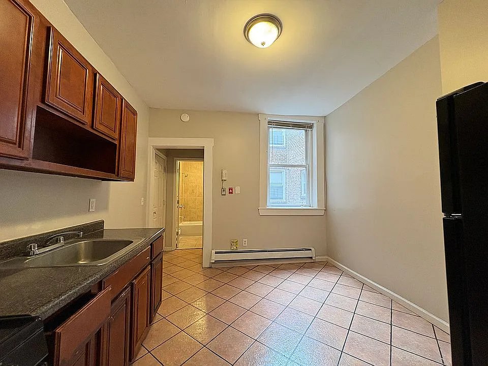 Newark Apartment: 391-401 13th Ave