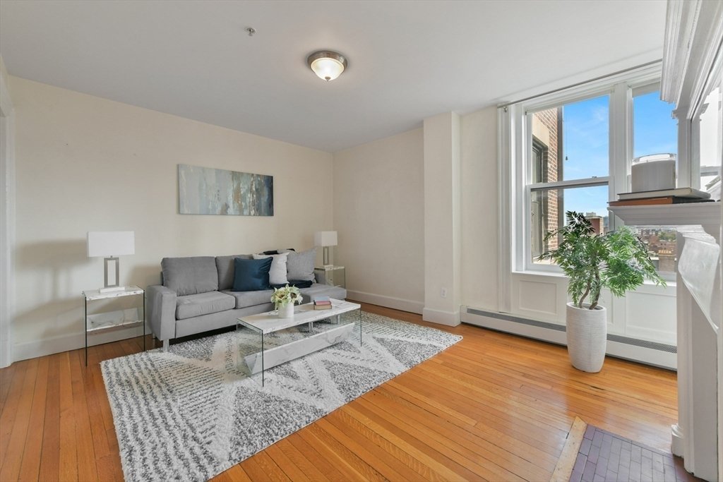 Boston Condo: 483 Beacon St