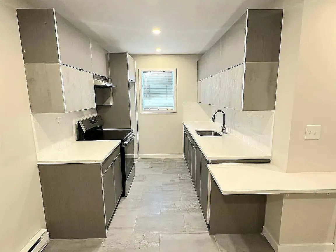 Newark Apartment: 307-347 Littleton Ave