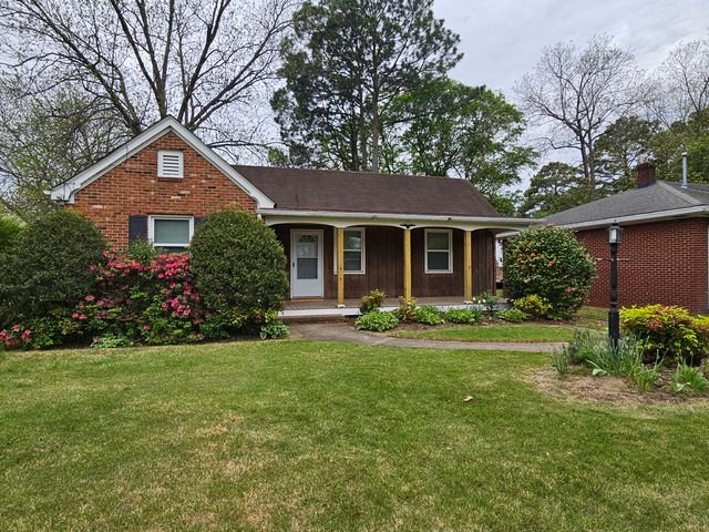 Norfolk House: 1739 Hancock Ave