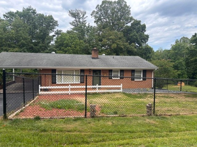 Bassett House: 586 Graceland Dr