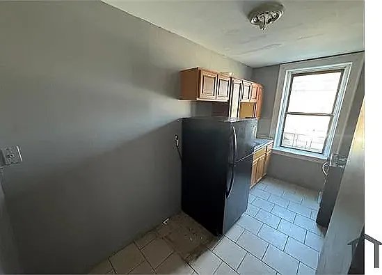 Newark Apartment: 329 Park Ave