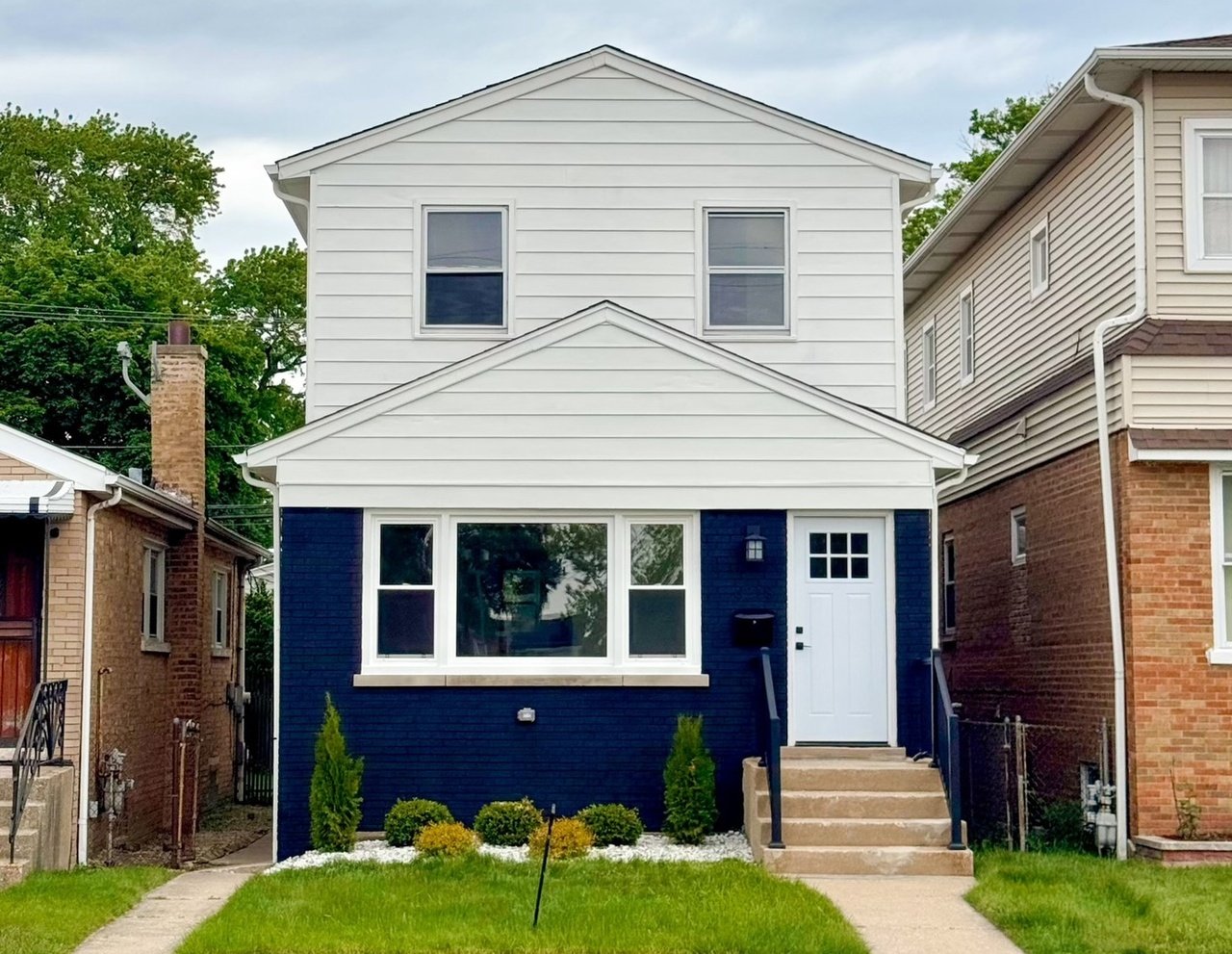 Chicago House: 6218 W Foster