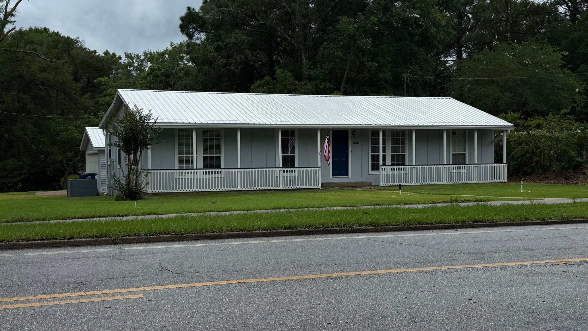 Fairhope House: 656 Fairhope Ave