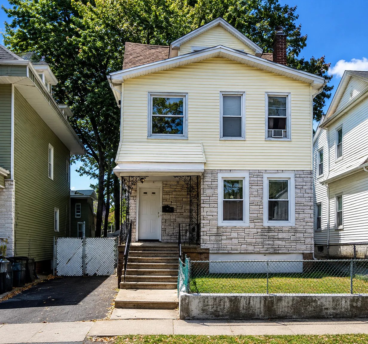 Newark Apartment: 120 Scheerer Ave