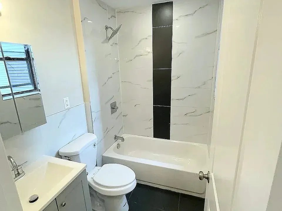 Newark Apartment: 383-385 Avon Ave