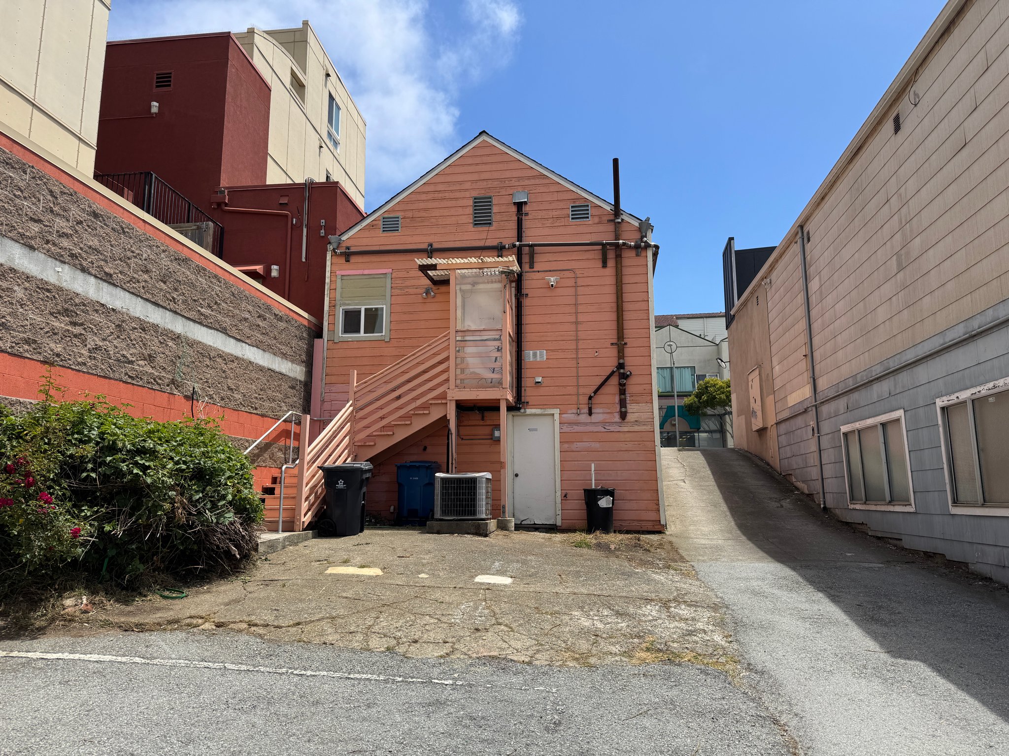 Daly City House: 6740 Mission Street