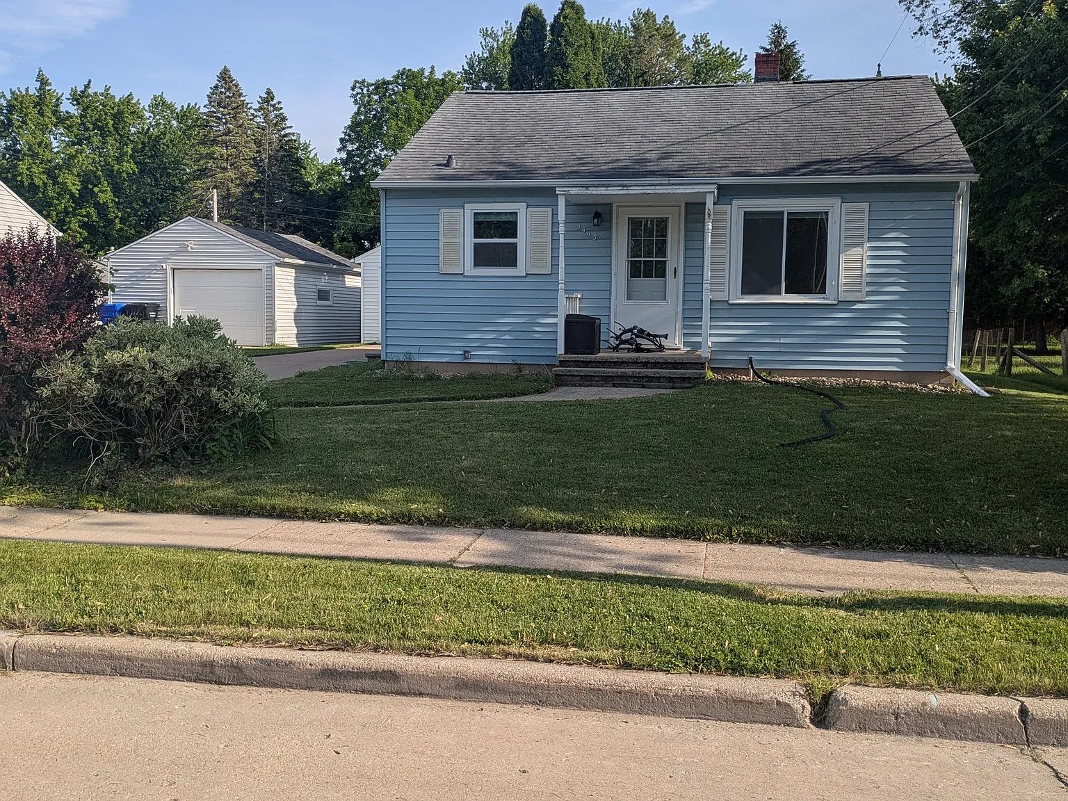 Appleton House: 1443 E Pauline St