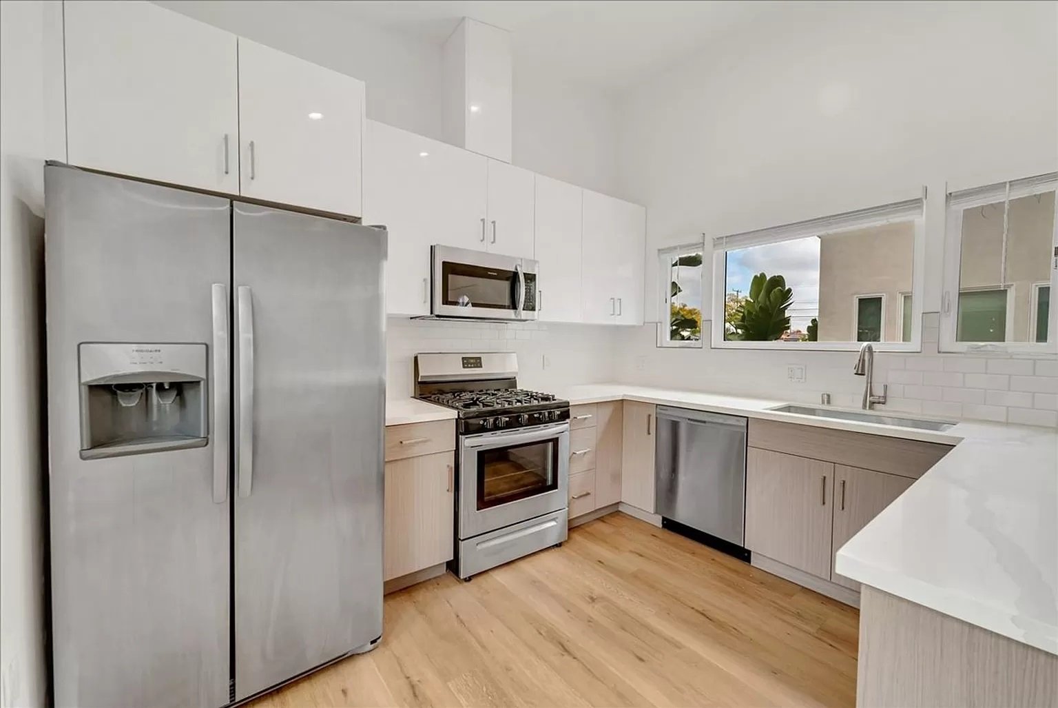 Long Beach Condo: 753 N Washington Pl