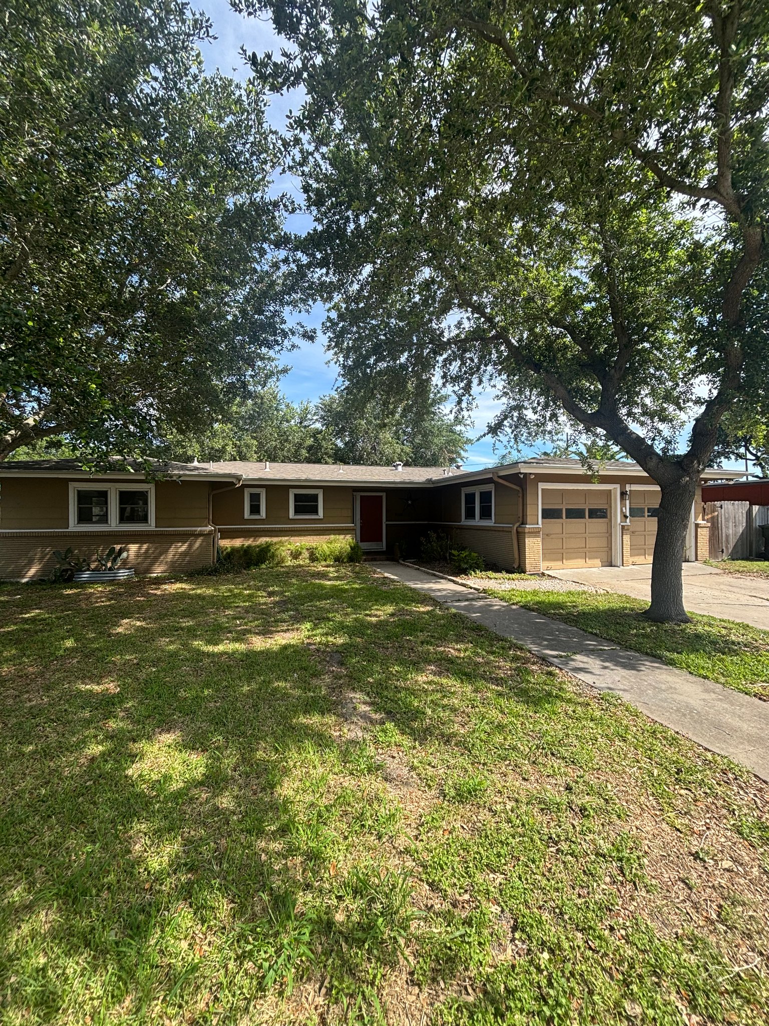 Corpus Christi House: 625 Catalina Pl