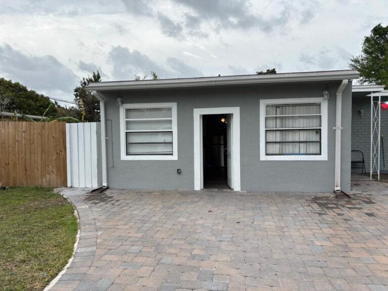 Orlando House: 2014 Pineway Dr