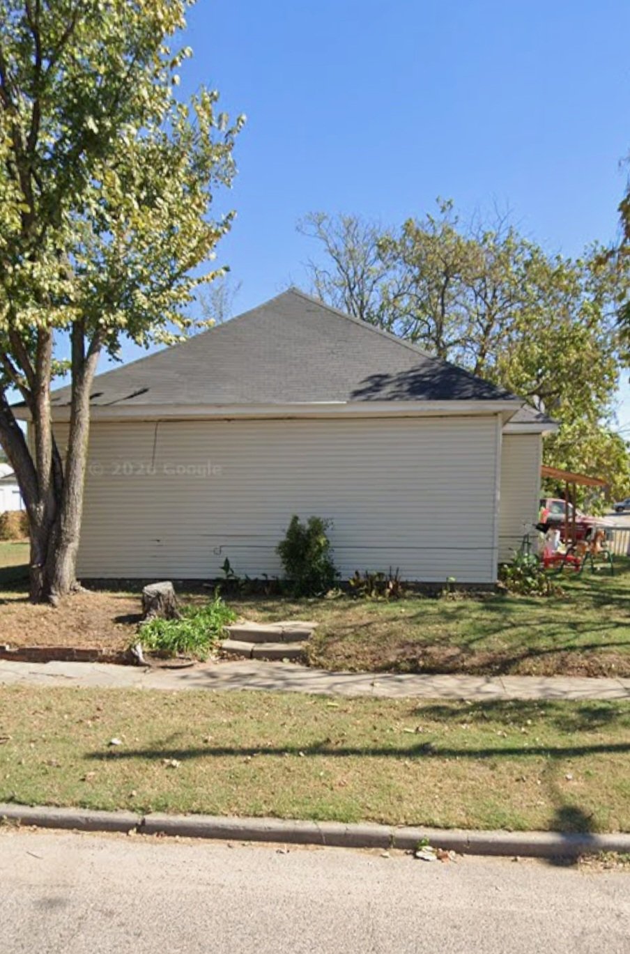 Shawnee House: 301 N Aydelotte Ave